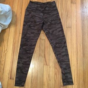 Onzie camo leggings